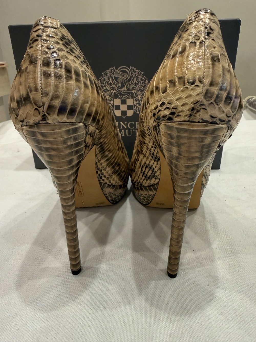 Vince Camuto Lorim Platform Peeptoe 5.5" Size 10 - Picture 4 of 11